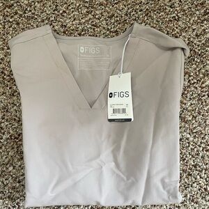 FIGS 3 pocket scrub top